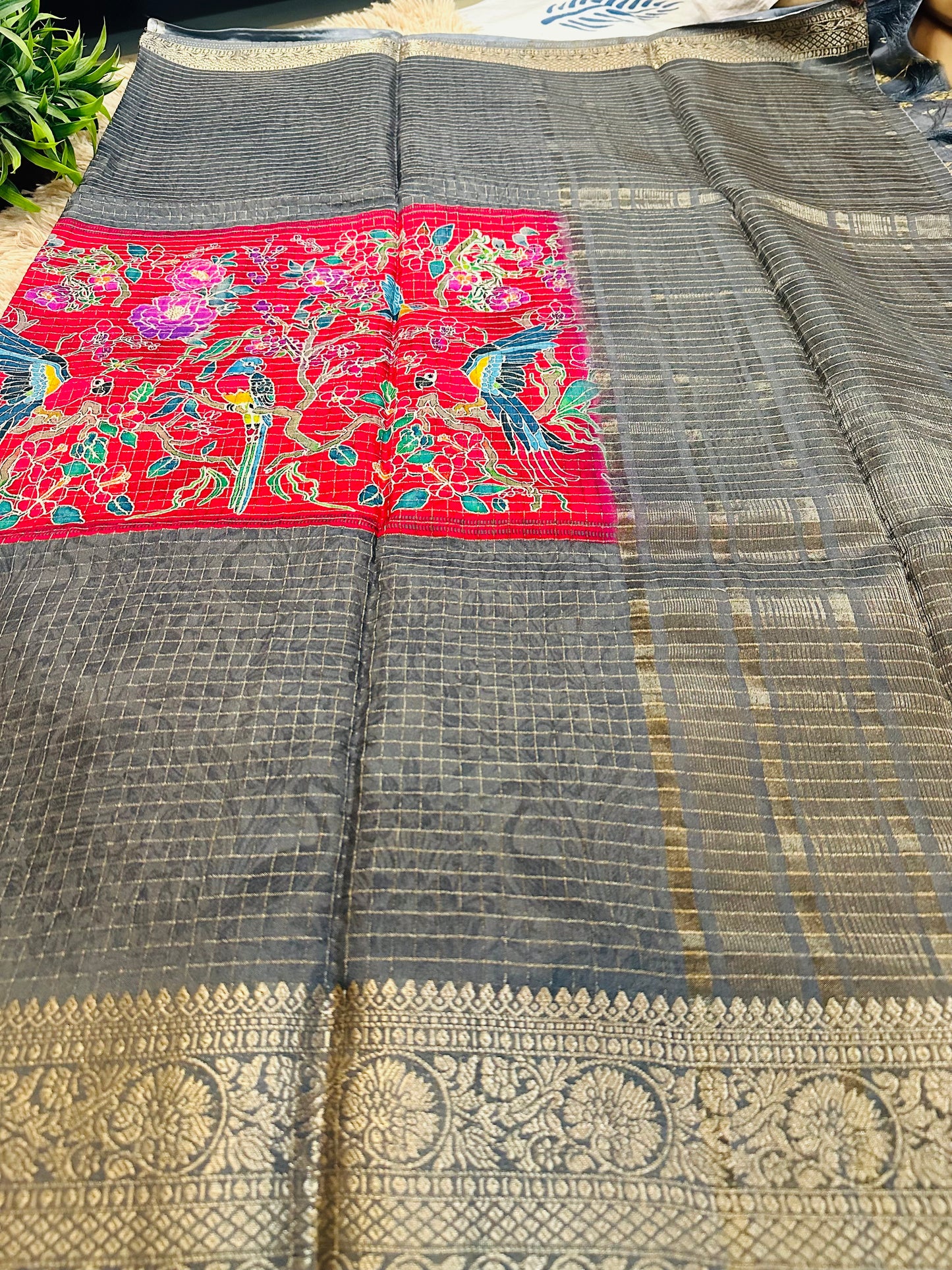 Grey Pure Viscose 3D Printed Saree With Zari Border