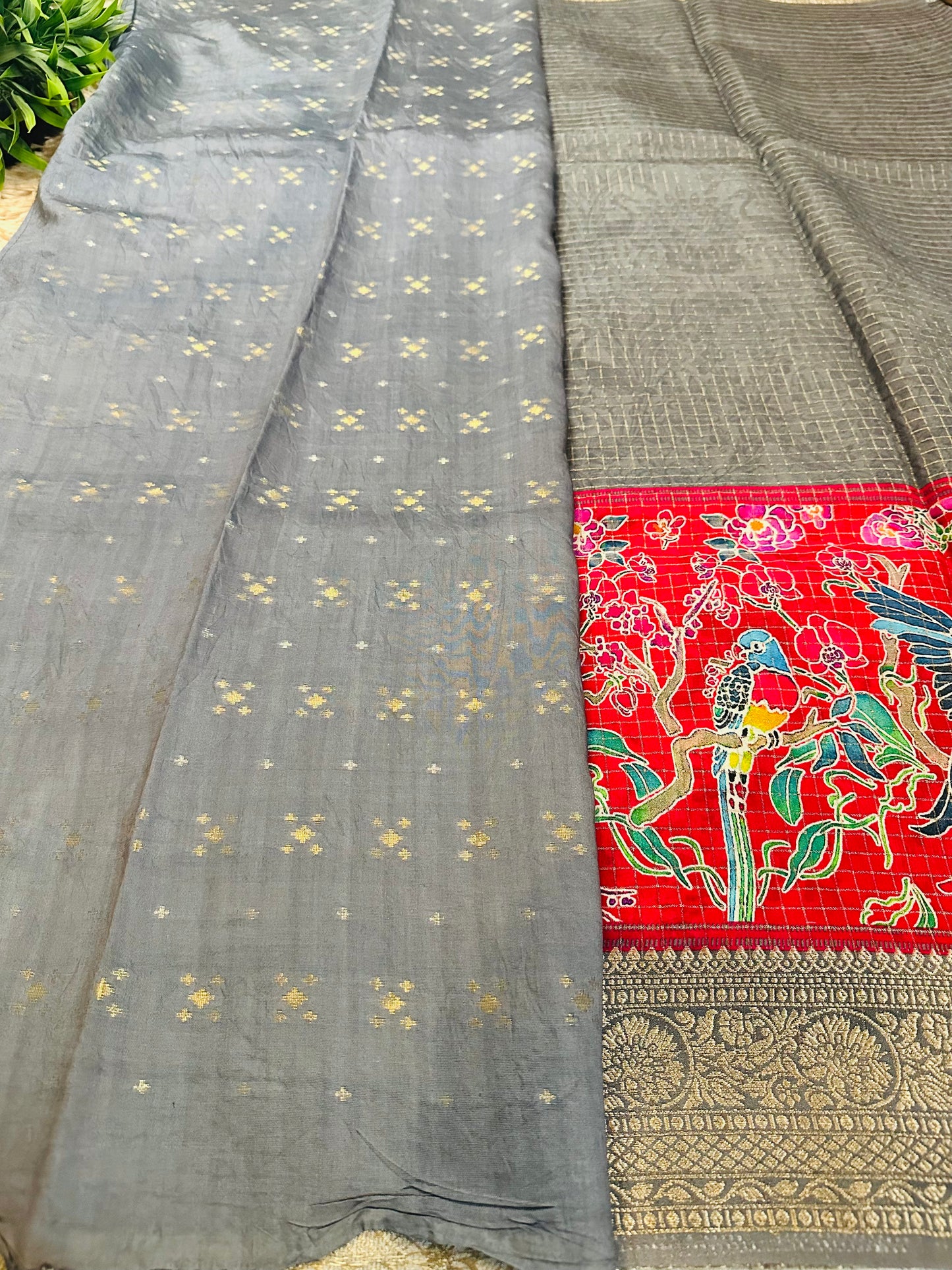 Grey Pure Viscose 3D Printed Saree With Zari Border